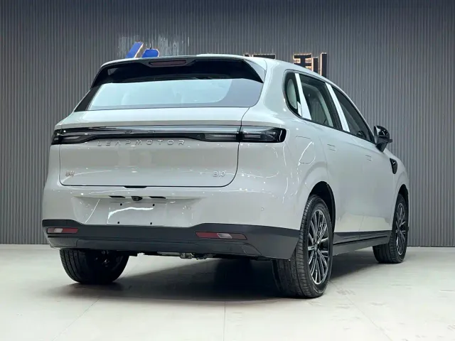 Leapmotor B10 — Фото автомобиля 3