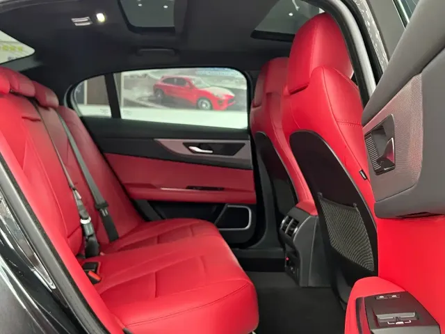 Jaguar XEL — Фото автомобиля 10