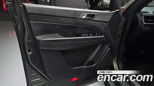 KG_Mobility_Ssangyong Rexton Новый Rexton Sport Khan Дизель 2.2 4WD — Фото автомобиля 23