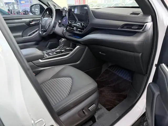 Toyota Crown Kluger — Фото автомобиля 21