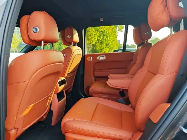 Li Auto L8 — Фото автомобиля 6