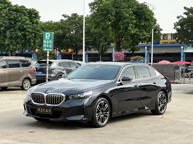 Фотография автомобиля — BMW 5 Series