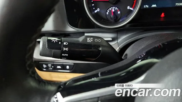 Kia Canival Carnival 4 поколение 9 мест Prestige — Фото автомобиля 18