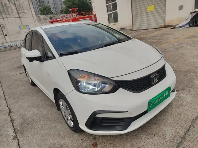 Honda Fit — Фото автомобиля 3