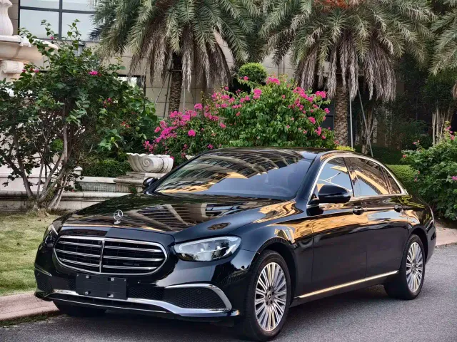 Фотография автомобиля — Mercedes-Benz E-Class