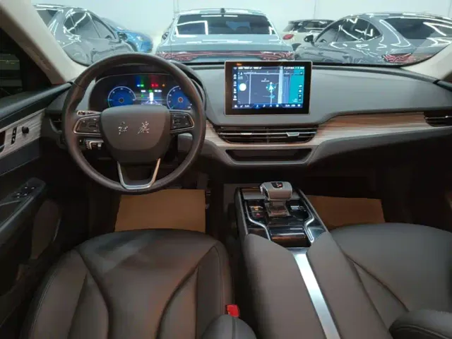 Hongqi E-QM5 — Фото автомобиля 9