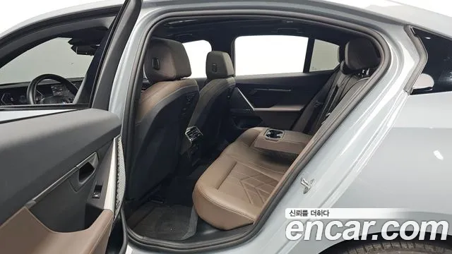 BMW 5-Series — Фото автомобиля 10