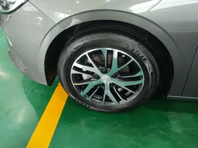 Geely Emgrand — Фото автомобиля 22