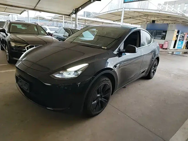 Фотография автомобиля — Tesla Model Y