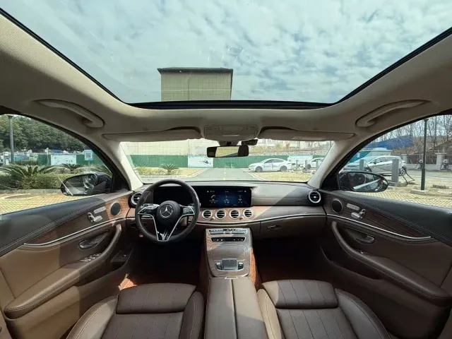 Mercedes-Benz E-Class — Фото автомобиля 8