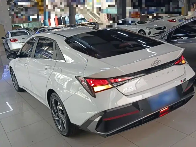 Hyundai Elantra — Фото автомобиля 4