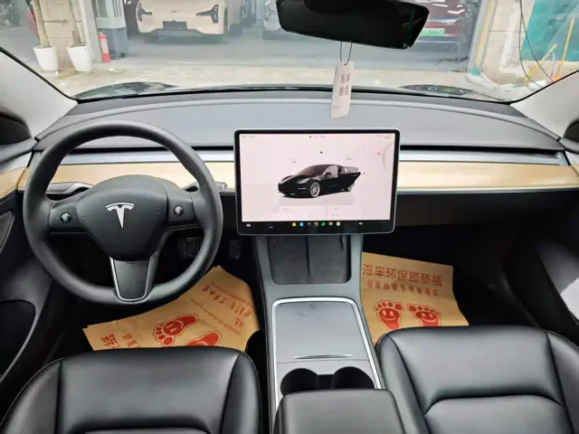 Tesla Model 3 — Фото автомобиля 8