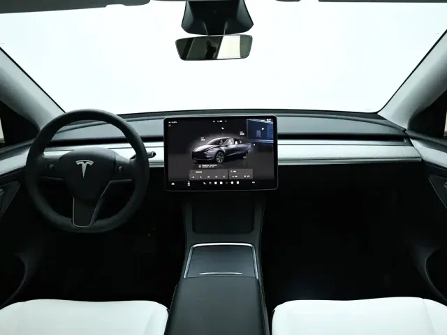 Tesla Model Y — Фото автомобиля 15