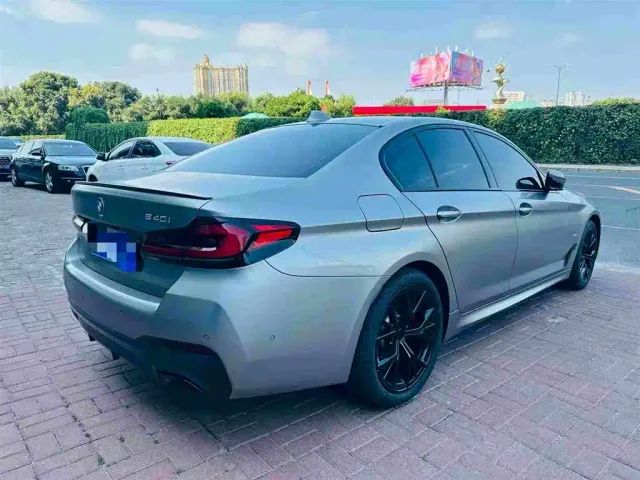 BMW 5 Series — Фото автомобиля 9