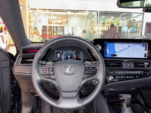 Lexus ES — Фото автомобиля 8