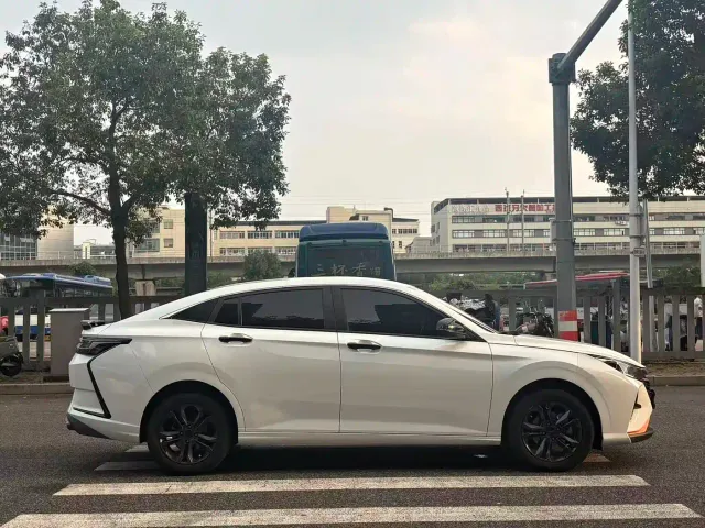 Dongfeng Yixuan — Фото автомобиля 4