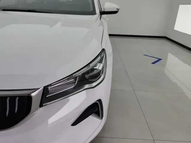 Geely Emgrand — Фото автомобиля 5