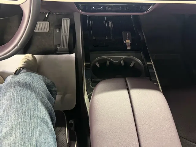 Mazda EZ-60 — Фото автомобиля 13