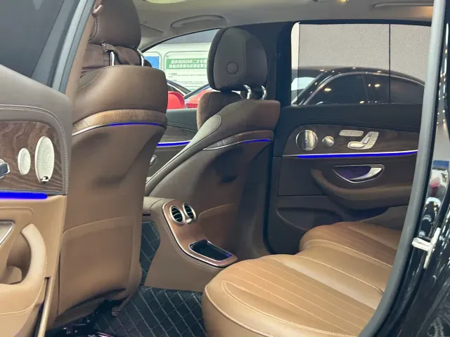 Mercedes-Benz E-Class — Фото автомобиля 11
