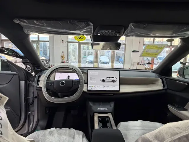 Volvo XC70 Plug-in Hybrid — Фото автомобиля 13