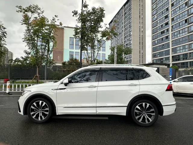 Volkswagen Tiguan L — Фото автомобиля 4