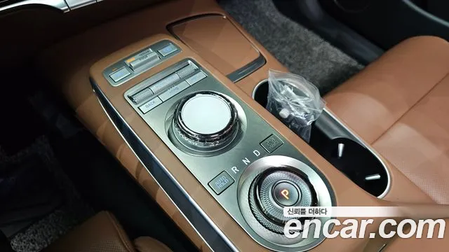 Genesis GV70 — Фото автомобиля 12