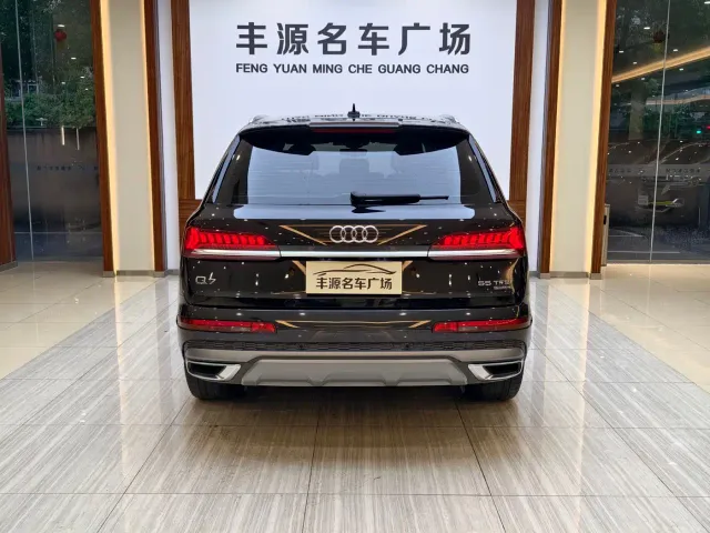 Audi Q7 — Фото автомобиля 28