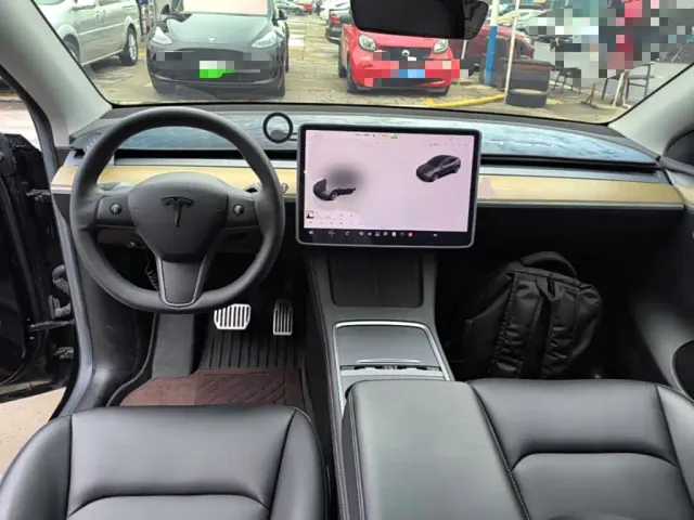 Tesla Model Y — Фото автомобиля 9