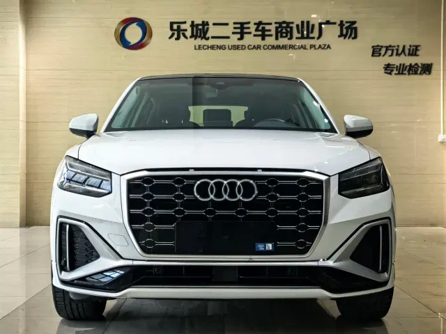 Audi Q2L — Фото автомобиля 2