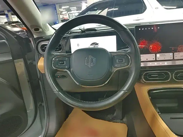 Leapmotor C11 — Фото автомобиля 10