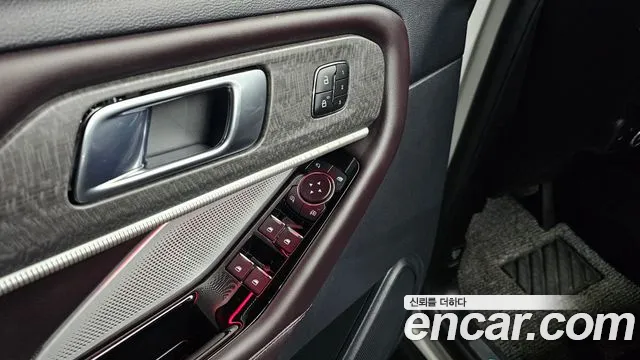 Ford Explorer — Фото автомобиля 27