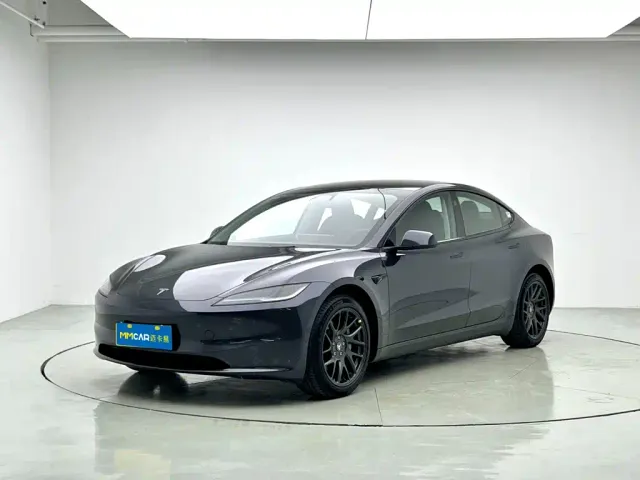Фотография автомобиля — Tesla Model 3