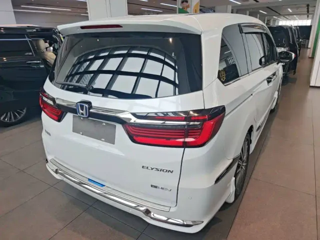 Honda Elysion 2024 2.0L e:HEV Luxury Edition — Фото автомобиля 6