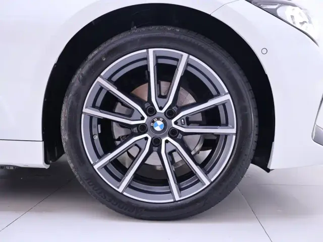 BMW 3 Series — Фото автомобиля 6