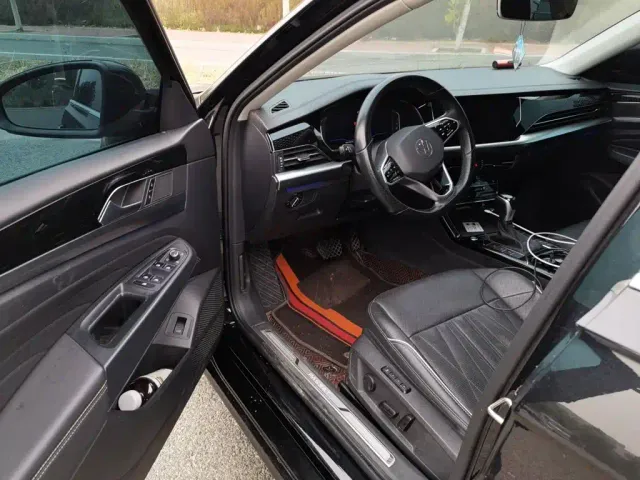 Volkswagen Passat — Фото автомобиля 13