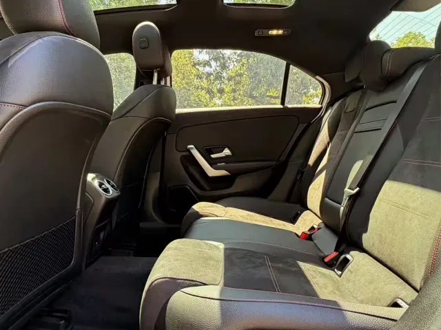 Mercedes-Benz A-Class — Фото автомобиля 11