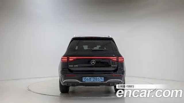Mercedes-Benz EQB — Фото автомобиля 4