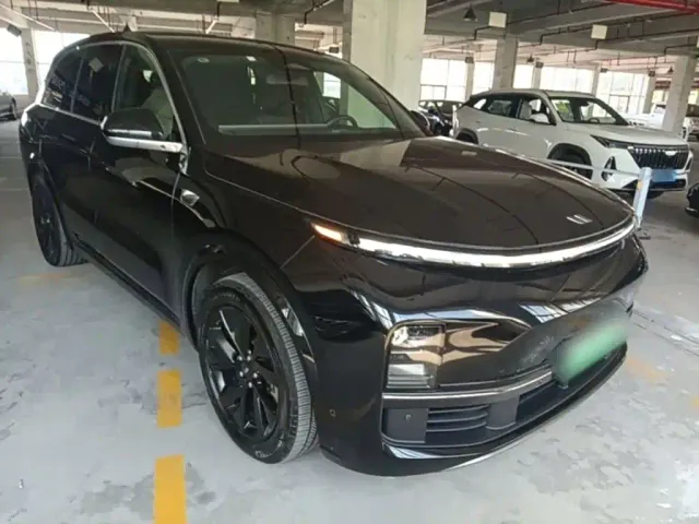 Li Auto L8 — Фото автомобиля 3