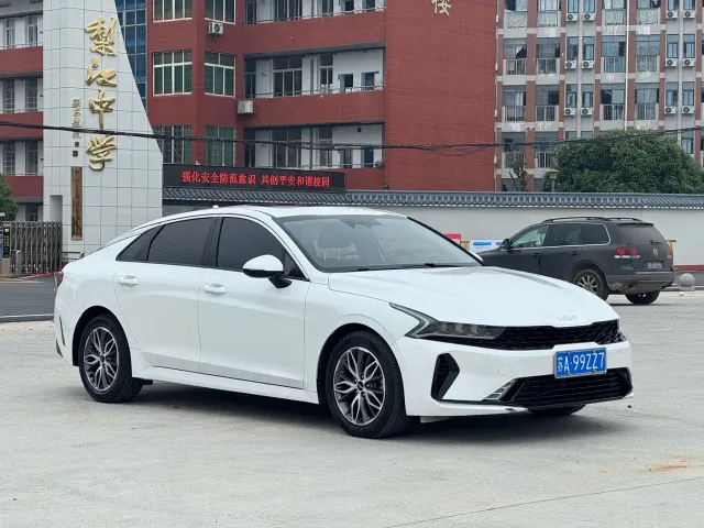 Kia K5 — Фото автомобиля 3