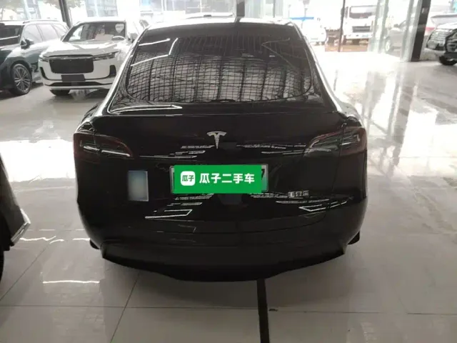 Tesla Model Y — Фото автомобиля 5