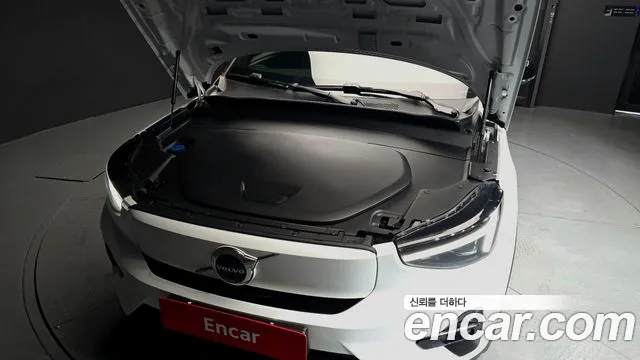 Вольво XC40 — Фото автомобиля 6