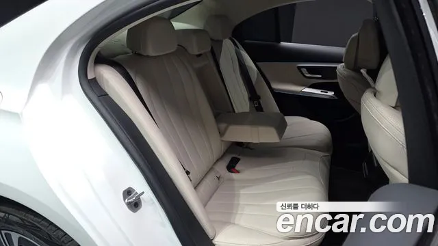 Mercedes-Benz E-Class — Фото автомобиля 11