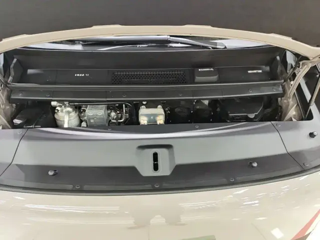 Li Auto MEGA — Фото автомобиля 19