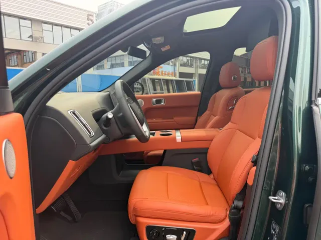 Li Auto L8 — Фото автомобиля 4