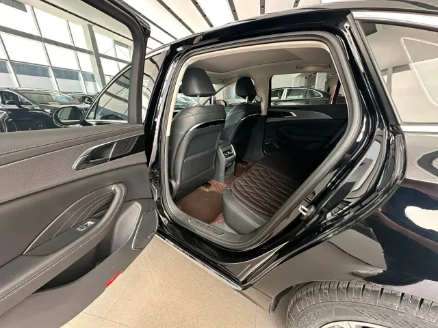 Hongqi H5 — Фото автомобиля 9