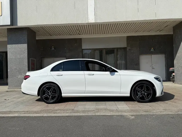 Mercedes-Benz E-Class — Фото автомобиля 5