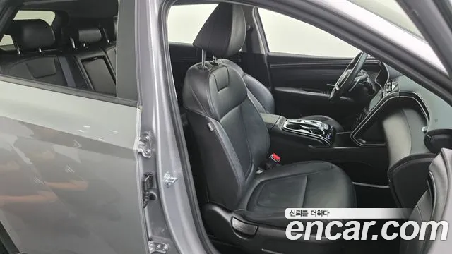 Hyundai Tucson Tucson (NX4) Дизель 2.0 2WD — Фото автомобиля 26