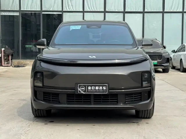 Li Auto L8 — Фото автомобиля 2