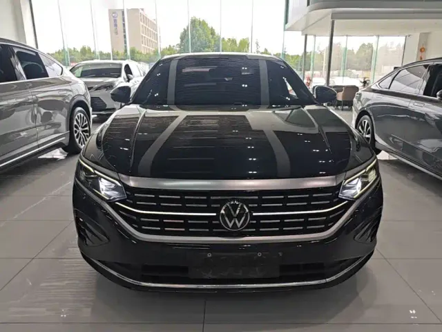 Volkswagen Passat — Фото автомобиля 2