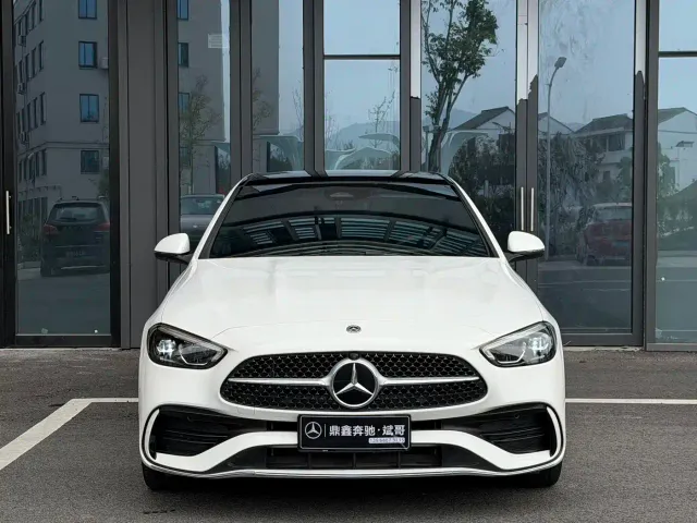 Фотография автомобиля — Mercedes-Benz C-Class